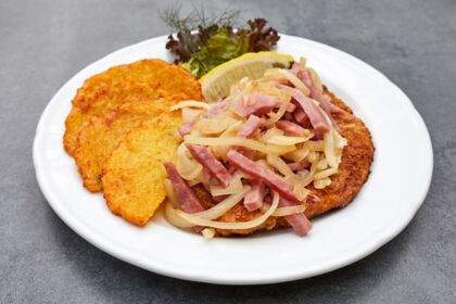 Schnitzeltag Der Holzhacker
