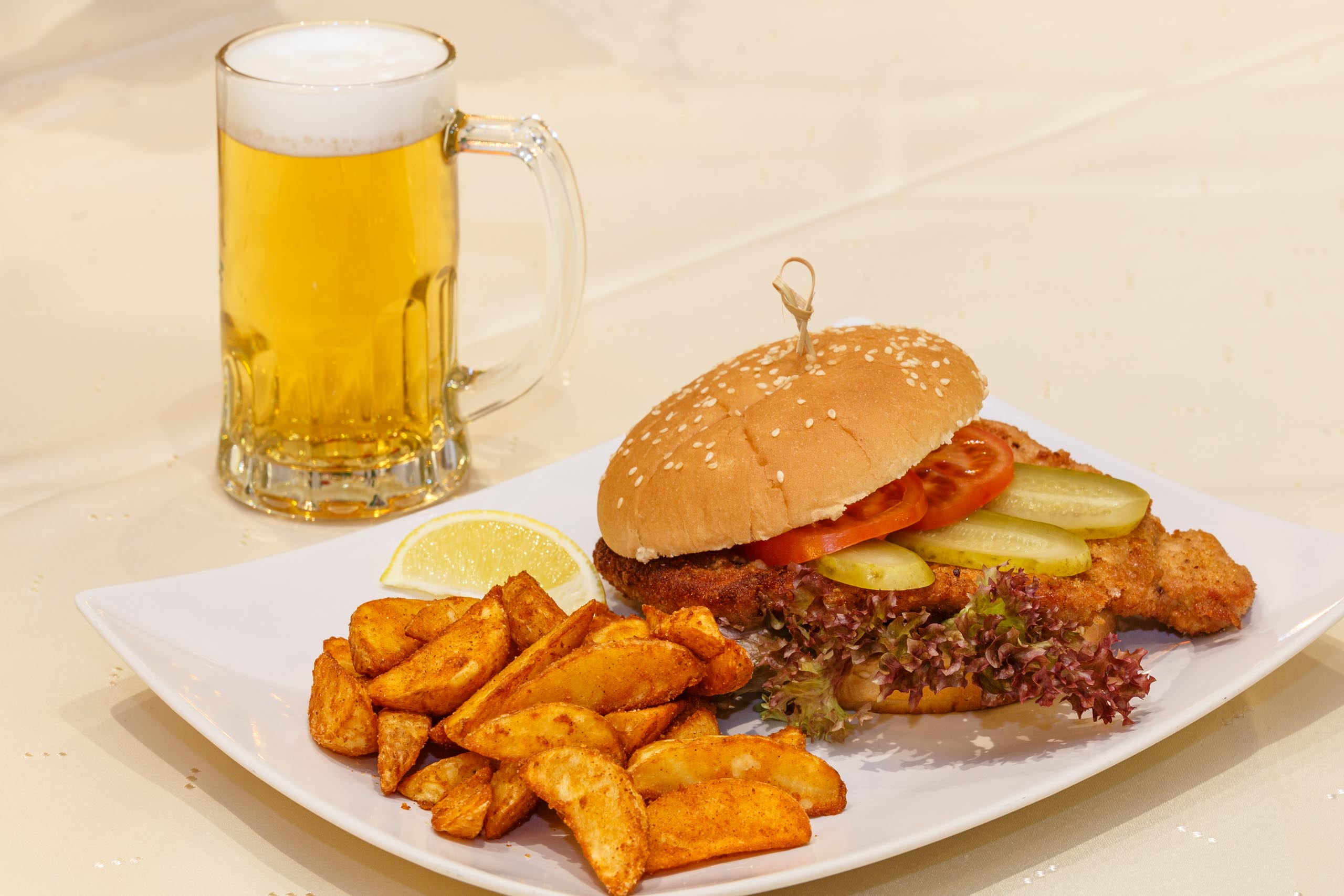 Immer Donnerstags, Schnitzelburger mit Kartoffelspalten Immer Donnerstags, Schnitzelburger mit Kartoffelspalten